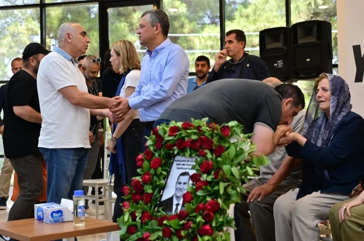 Büyükşehir Belediye Başkanı Ferdi Zeyrek'e Taziye Ziyaretleri Devam Ediyor
