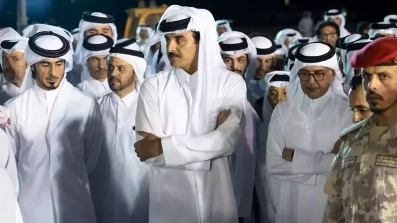 Şeyh Temim Katarlı ve Türk askerlerin cenazesinde gözyaşlarını tutamadı.